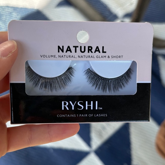 RYSHI Other - RYSHI Natural Volume Lashes